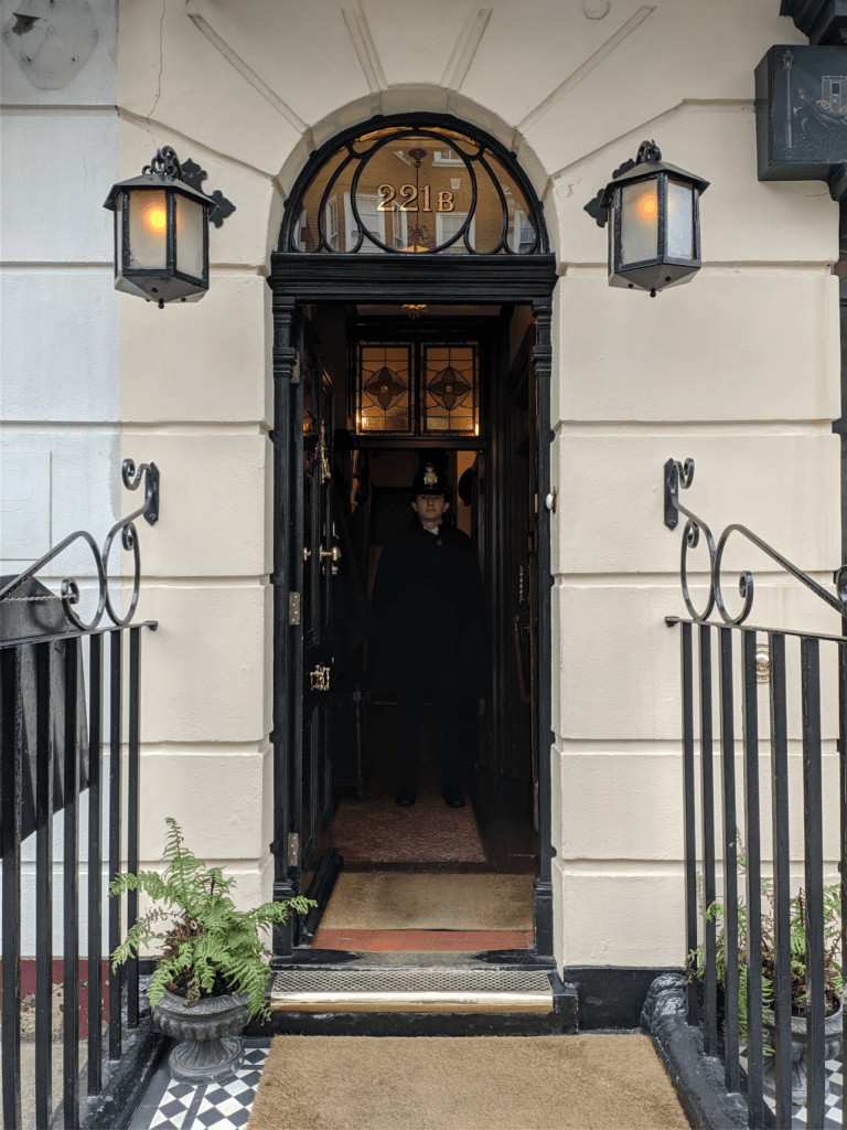 L'ingresso del 221B Baker Street, Londra. Foto di Davide Mantovani.