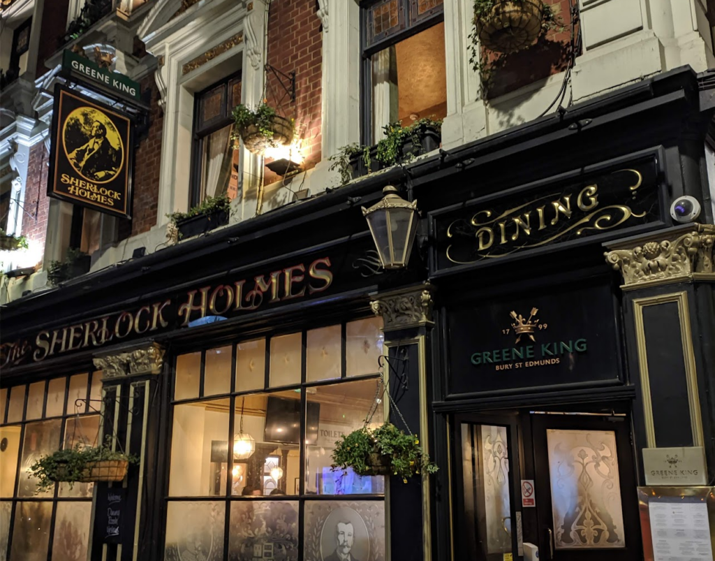 La facciata del nuovo Greene King The Sherlock Holmes Pub. Foto di Davide Mantovani.