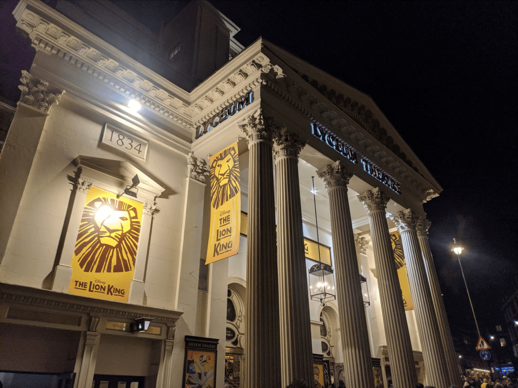 L'imponente facciata del Lyceum Theatre di Londra. Foto di Davide Mantovani.